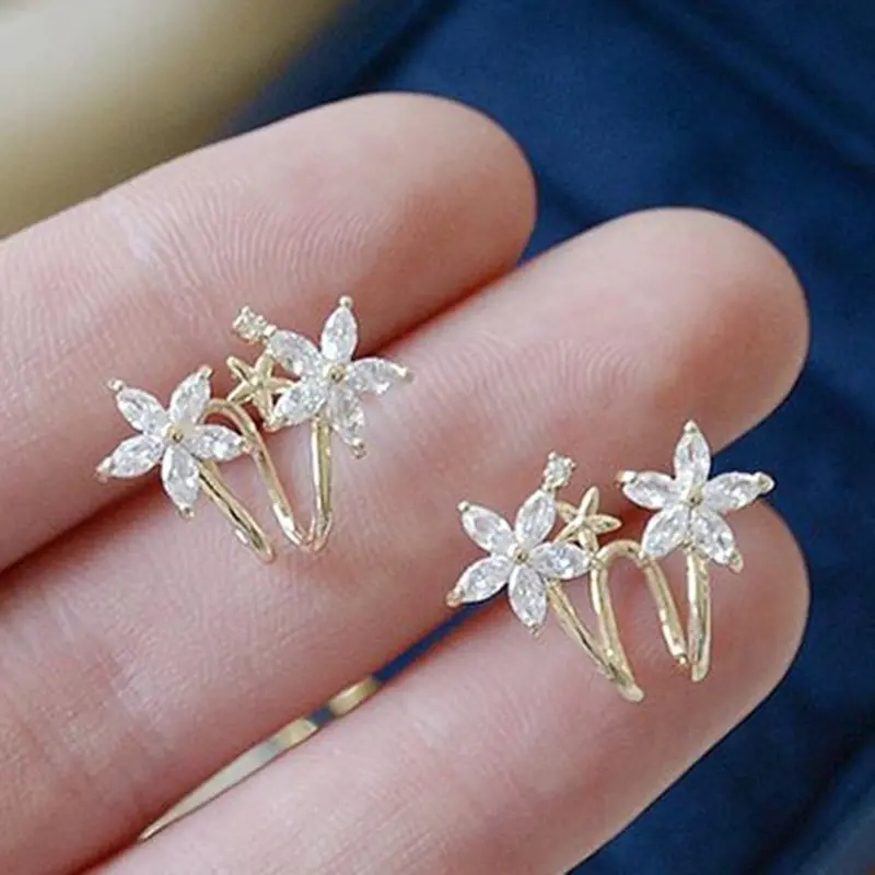 Conch Earring Hoop - Clip per orecchio dorata con fiore